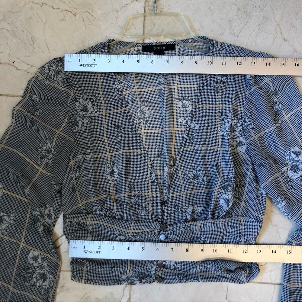 Forever 21 blouse, long sleeves with elastic bottoms, v-neck, elastic waist, SzS - Picture 10 of 11